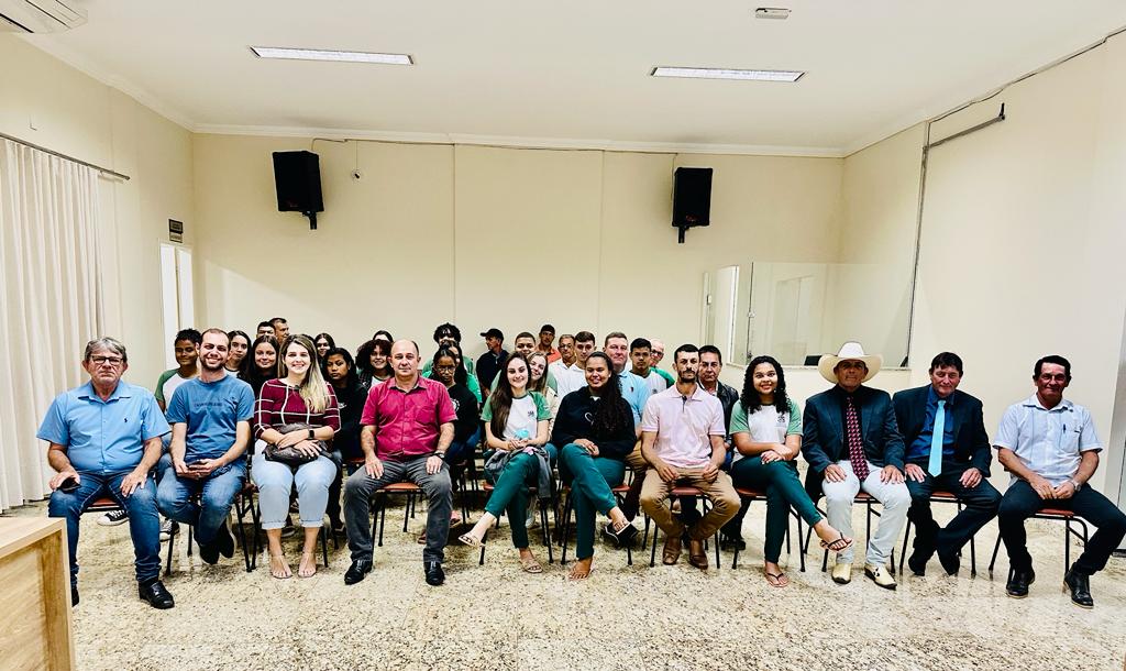 ESTIVERAM  PRESENTE NA CÂMARA MUNICIPAL DE RIO BANANAL,OS ALUNOS DA EEEFM BANANAL.